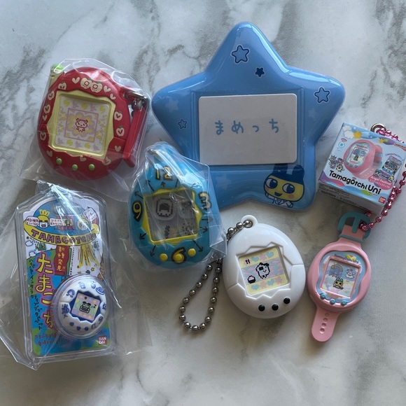 Tamagotchi Other - Bandai - Tamagotchi GASHAPON Keychain/badge LOT